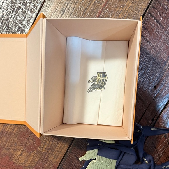 2025 Louis Vuitton Holiday bag and Iconic Orange Box with Navy Bag - Picture 7 of 12